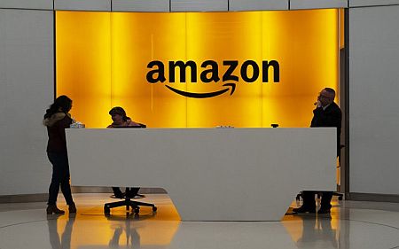 Amazon: Ξεκινά τριήμερη εργασία από το… γραφείο