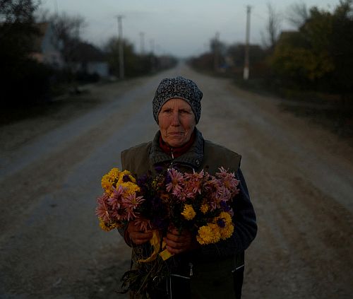 «Ημουν κι εγώ ουρακοτάγκος σε κλουβί» – Η «σοβιετική» προπαγάνδα των Ρώσων στην Ουκρανία