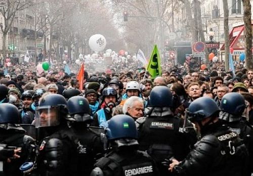 Γαλλία: Πέρασε από τη Γερουσία το συνταξιοδοτικό νομοσχέδιο παρά τις αντιδράσεις