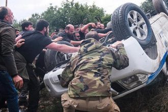 Αγρότες "έσπασαν στο ξύλο" αστυνομικούς στην Κρήτη